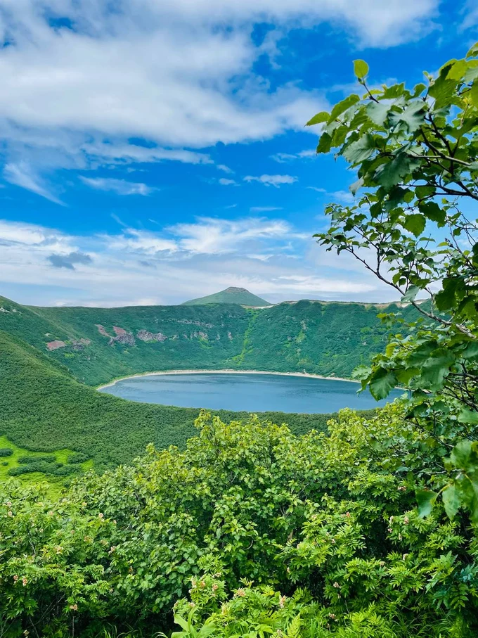 Озеро Толмачева, маар "Медвежья чаша"