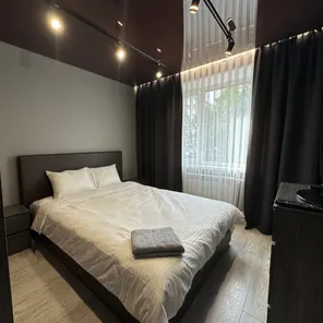 Двухкомнатная квартира в деловом центре города с дизайнерским ремонтом пр-т Рыбаков 3